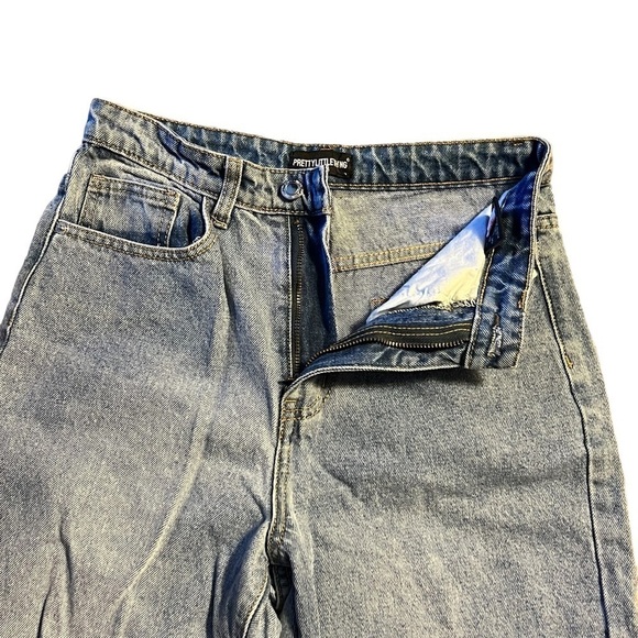 Pretty Little Thing Light Blue Wash Extreme Distressed Hem Knee Rip Mom Jeans 6 - Picture 8 of 13